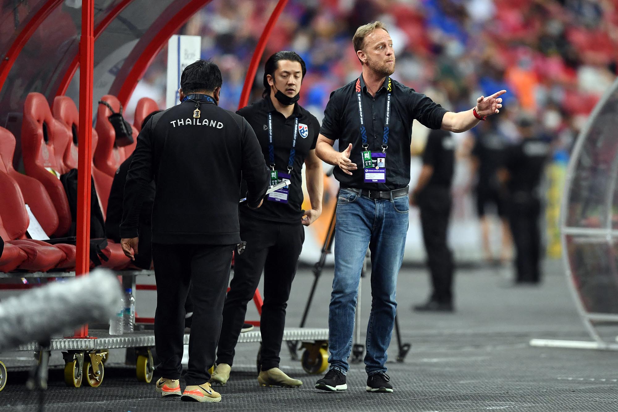 pelatih-kepala-timnas-thailand-alexandre-polking_20211229_202645.jpg