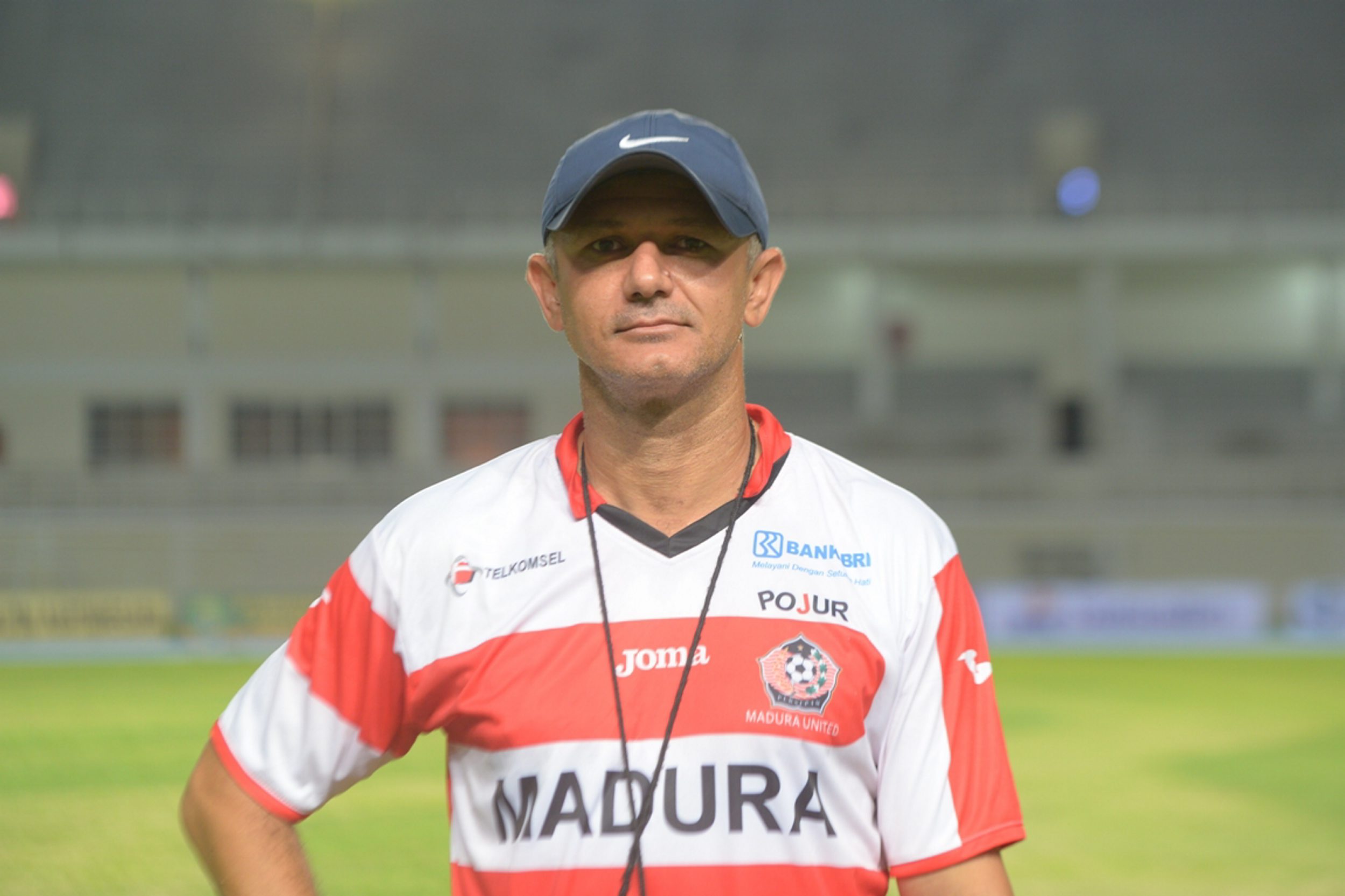 pelatih-madura-united-gomes-de-oliviera_20160314_123504.jpg
