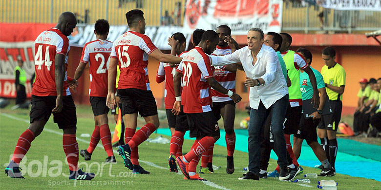 pelatih-madura-united-milomir-seslija_20180710_041720.jpg