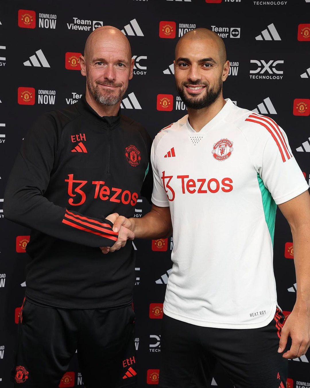 pelatih-manchester-united-erik-ten-hag-menyambut-pemain-barunya.jpg