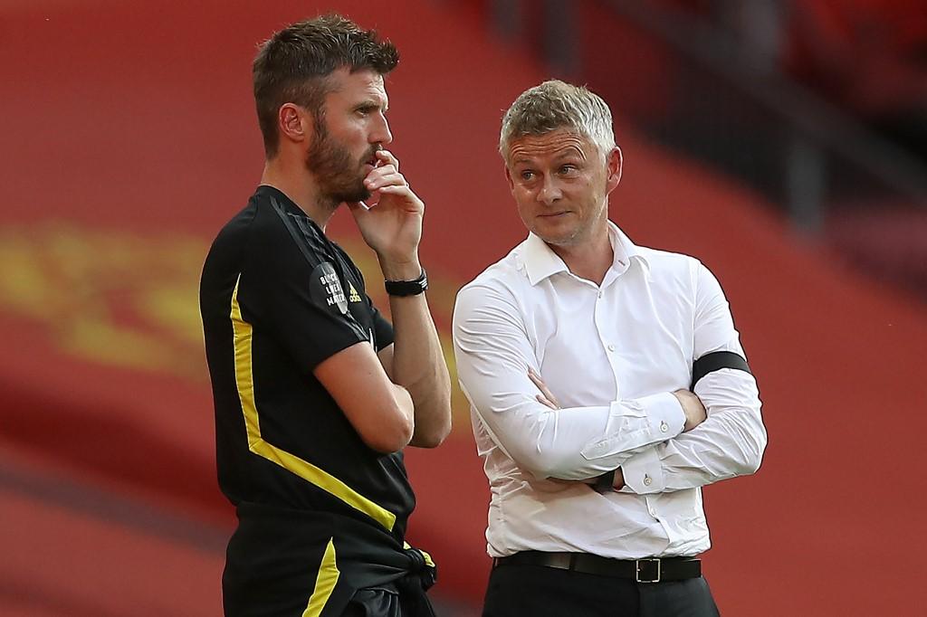 pelatih-manchester-united-ole-gunnar-solskjaer-bersama-asistennya-michael-carrick.jpg