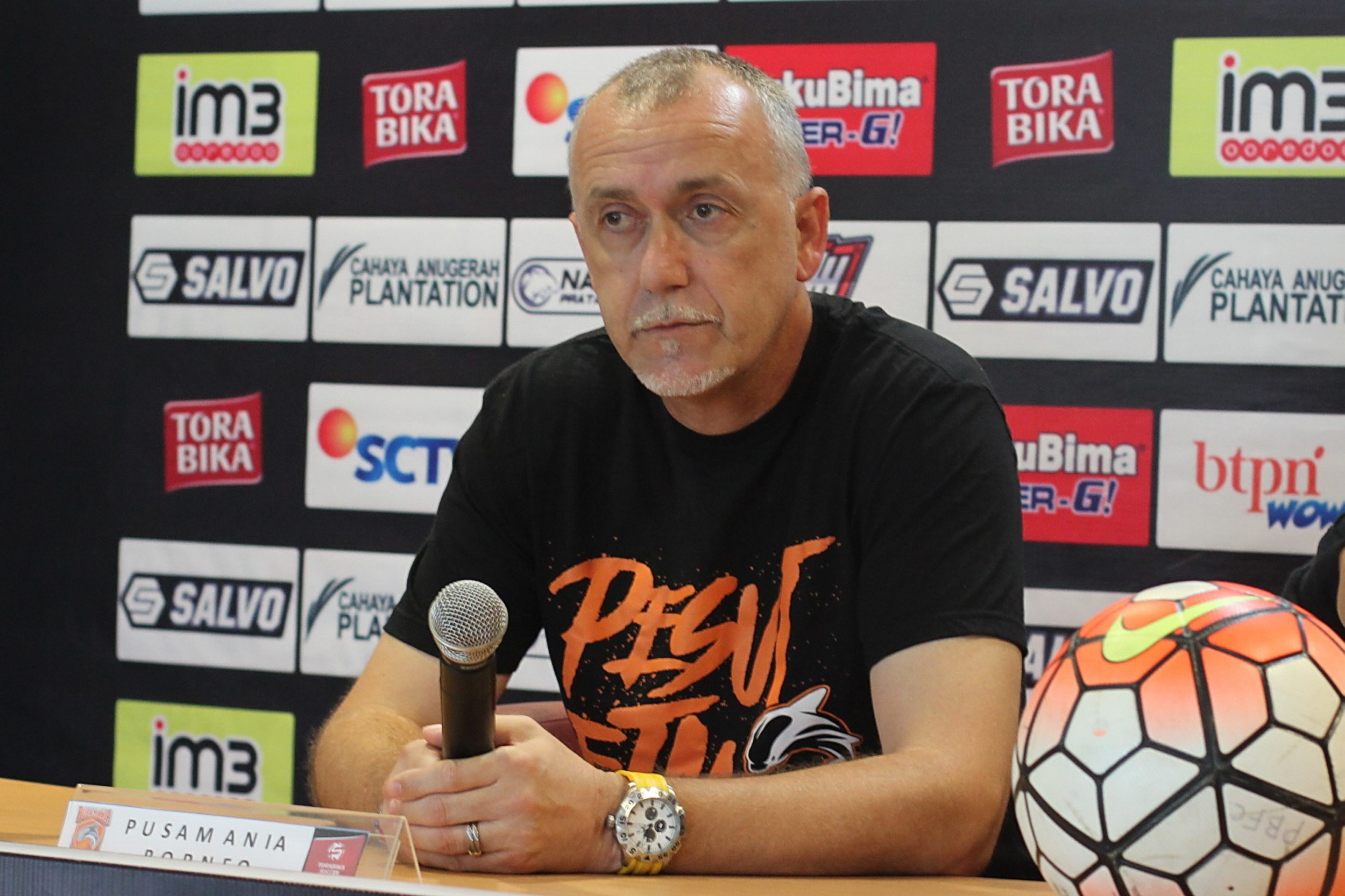 pelatih-pbfc-dragan-djukanovic-konpers_20161004_130642.jpg