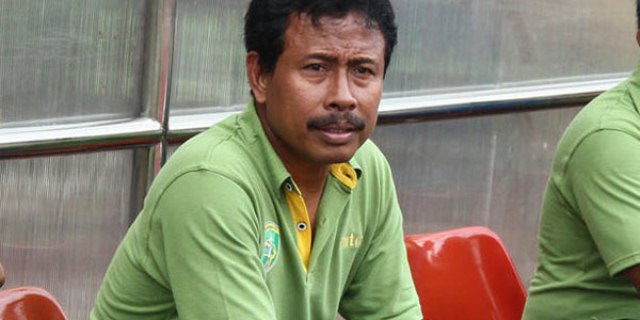 pelatih-persebaya-ibnu-grahan_20150102_052315.jpg