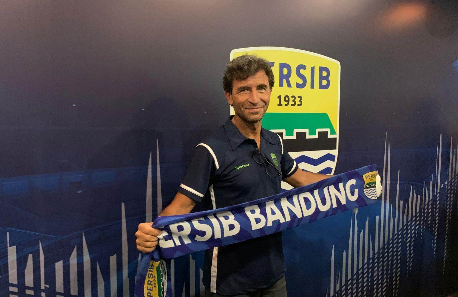 pelatih-persib-bandung-luis-milla-saat-konferensi-pers-di-graha-persib.jpg