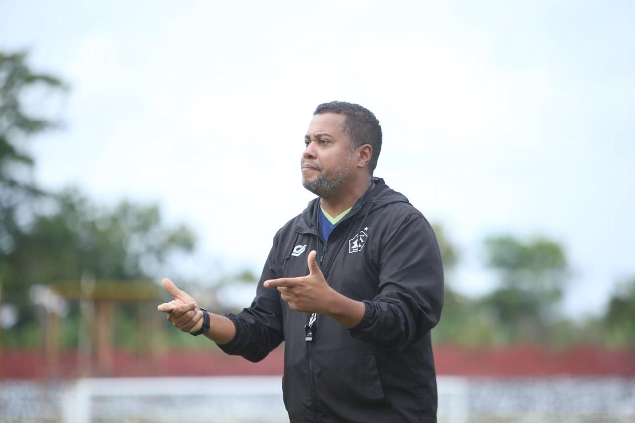 pelatih-persik-kediri-divaldo-alves-curhat-belum-ada-pembahasan-soal-perpanjang-kontrak.jpg