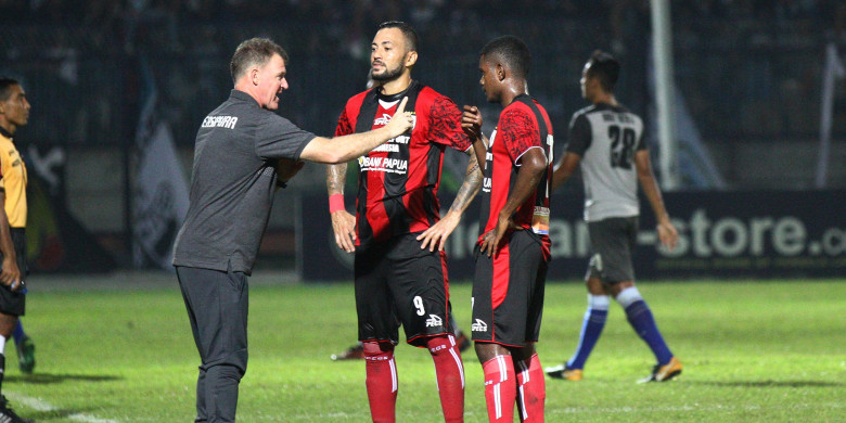pelatih-persipura-dan-marcel-sacramento_20180722_221926.jpg