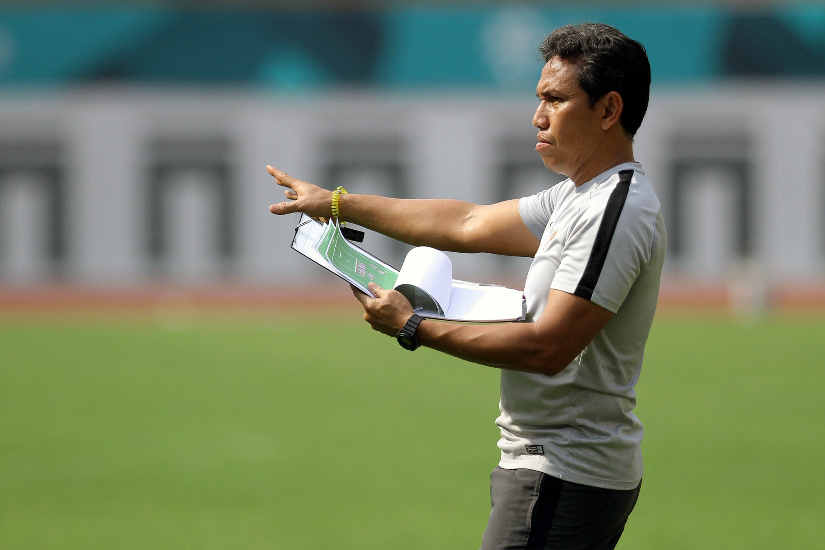pelatih-timnas-indonesia-bima-sakti_20181112_194803.jpg