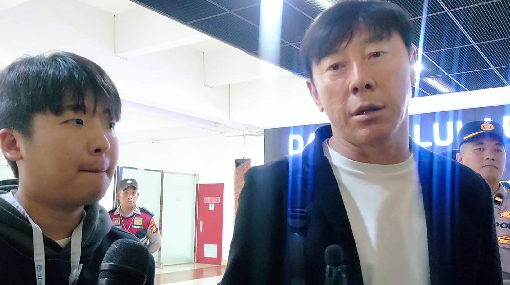 pelatih-timnas-indonesia-shin-tae-yong-saat-tiba-di-bandara-soekarno-hatta.jpg