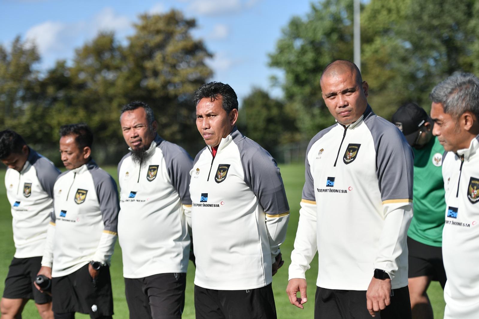 pelatih-timnas-indonesia-u-17-bima-sakti-memipin-tc-di-jerman.jpg