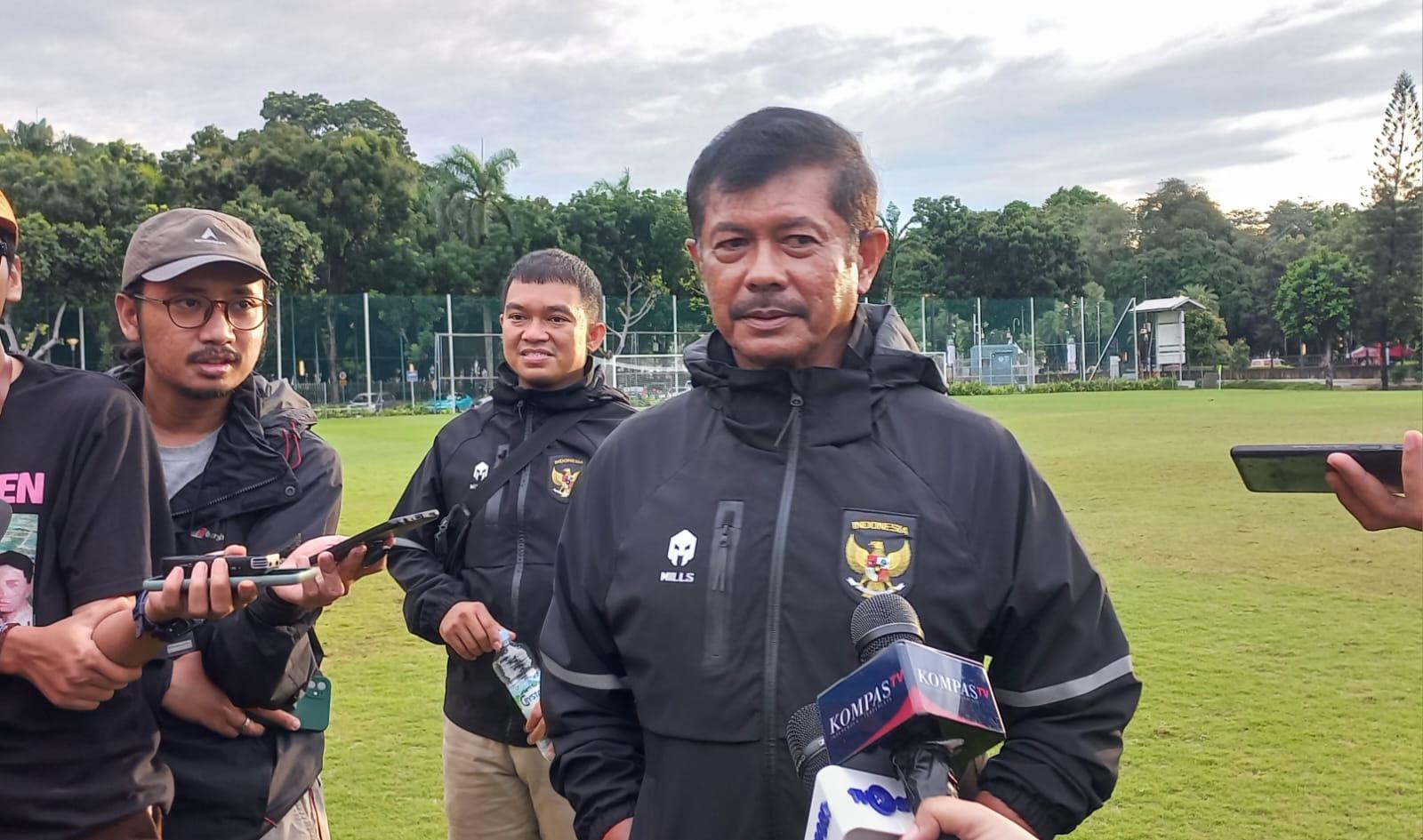 pelatih-timnas-indonesia-u-20-indra-sjafri-saat-diwawancarai-usai-memantau.jpg