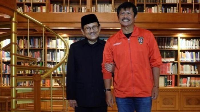 pelatih-timnas-u-19-indonesia-bersama-bj-habibie-saat-bertemu-pada-april-2016-lalu.jpg