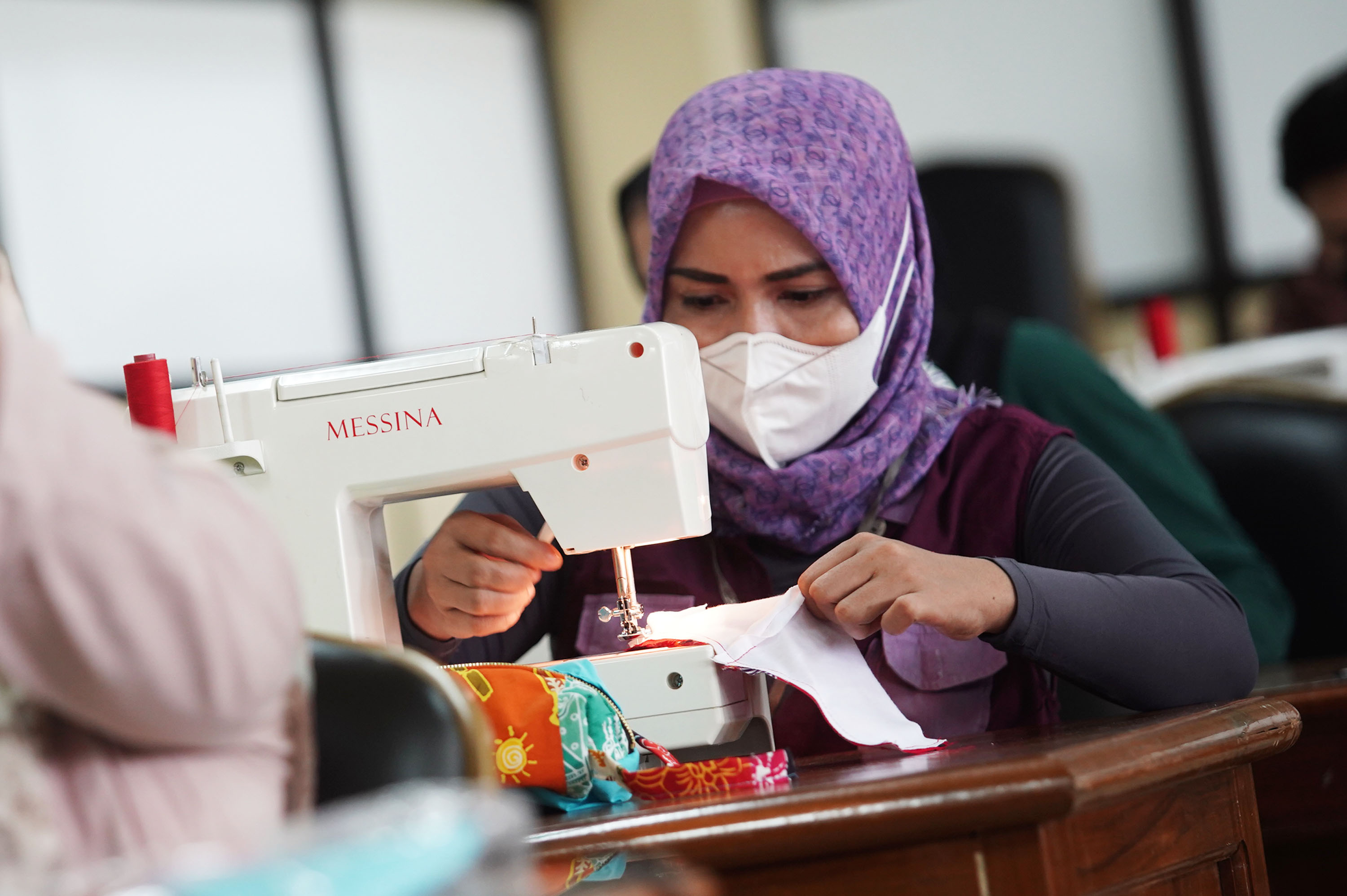 pelatihan-kreasi-kain-perca-tingkatkan-perekonomian-warga_20211026_172313.jpg