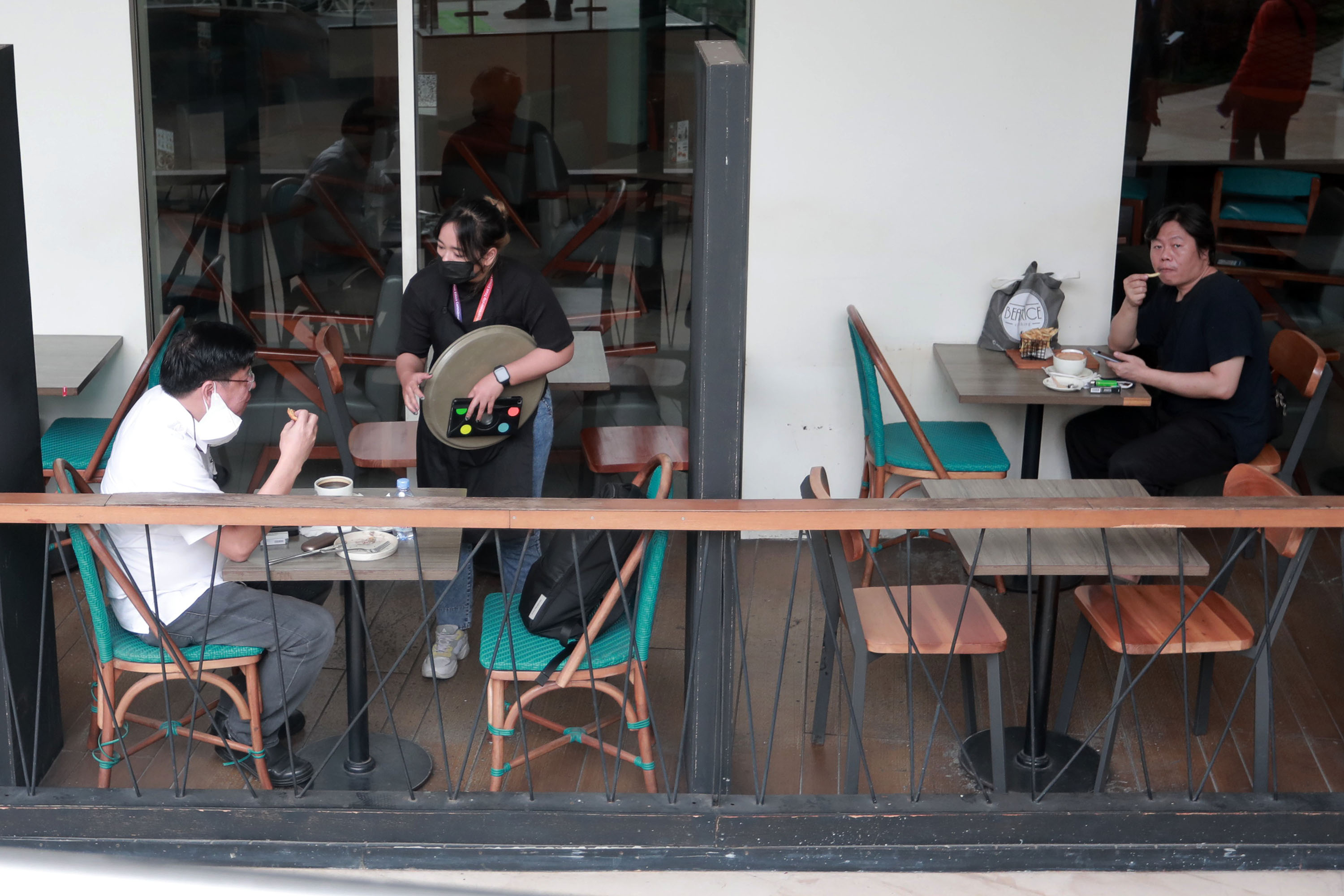 PPKM Jawa-Bali Diperpanjang, Waktu Makan di Tempat Tambah Jadi 60 Menit, Berlaku Mulai 7 September