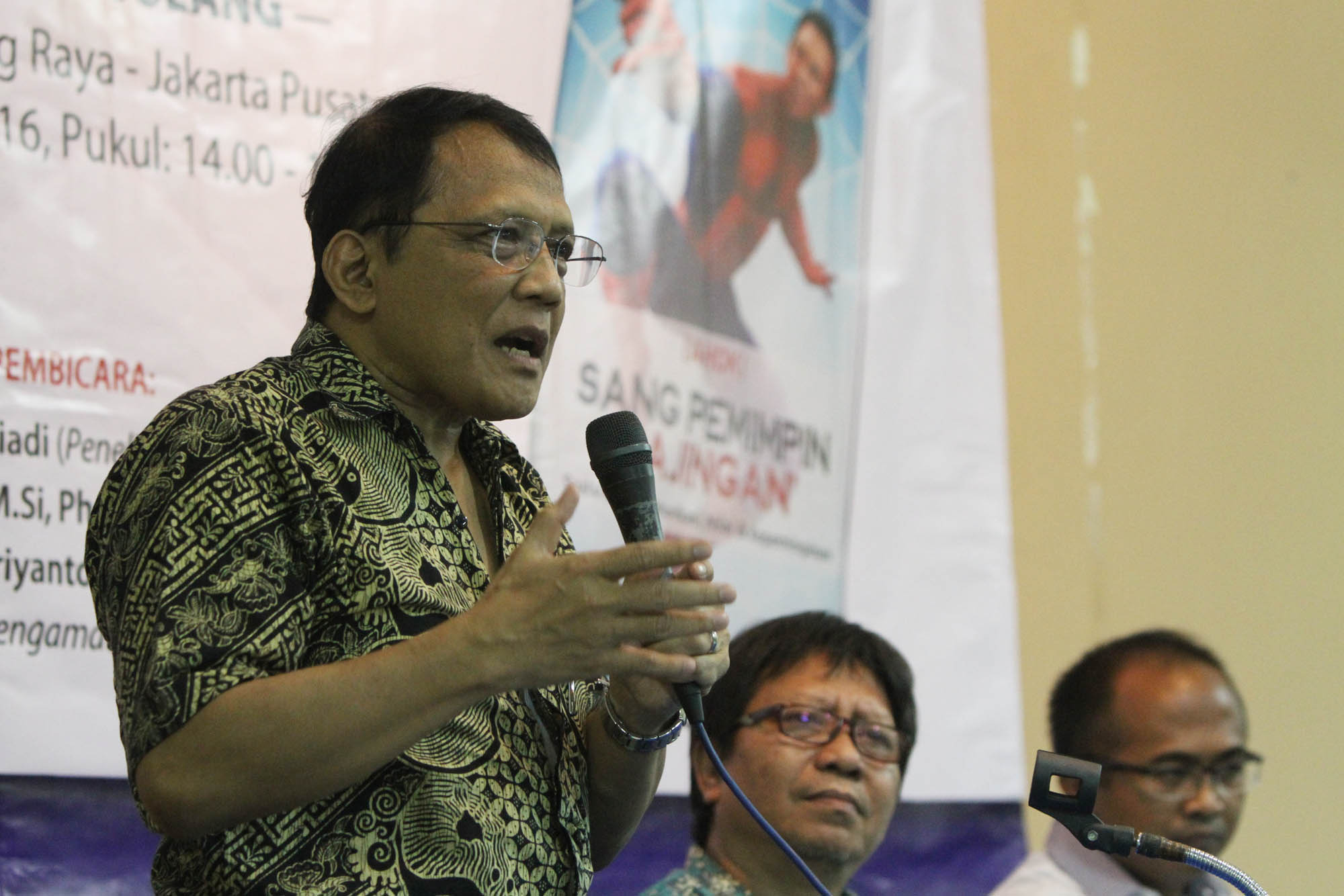 peluncuran-buku-ahok-sang-pemimpin-bajingan_20160515_193602.jpg