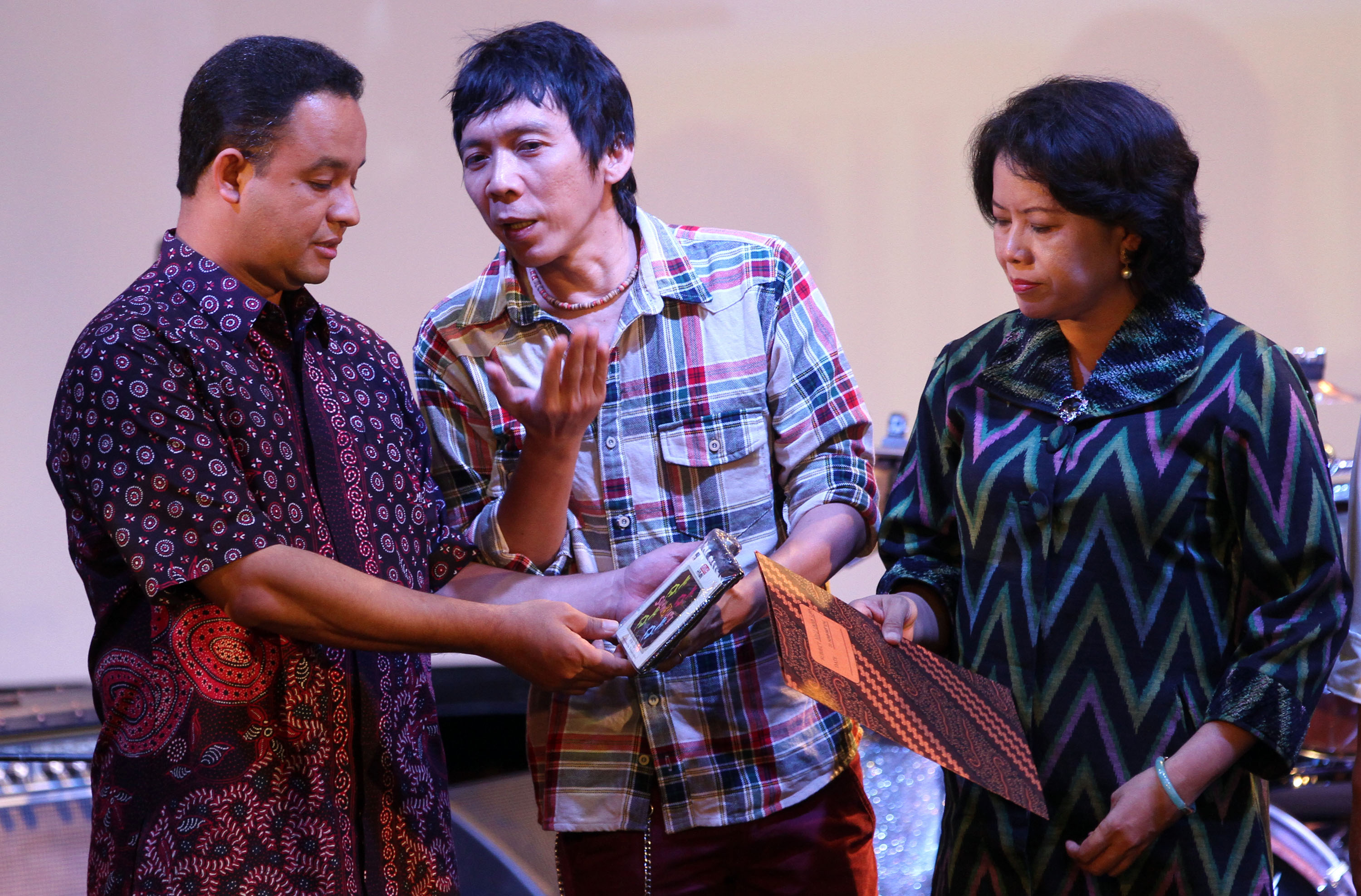 peluncuran-rumah-harmoni-dan-album-musik-salam-3-jari_20141122_215236.jpg