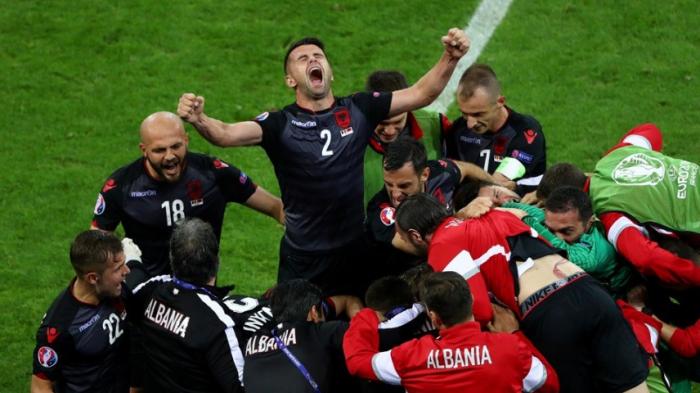 pemain-albania-merayakan-gol-ke-gawang-rumani_20160620_035324.jpg