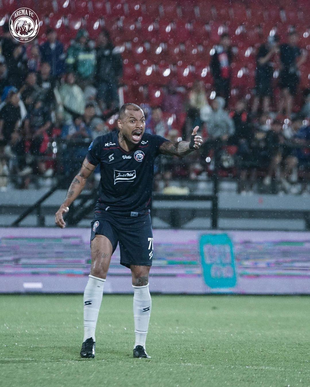pemain-arema-fc-gustavo-almeida-sudah-cetak-enam-gol-namun-tak-ada-artinya.jpg