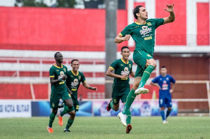 pemain-asing-asal-palestina-mahmoud-eid-saat-masih-membela-persebaya.jpg