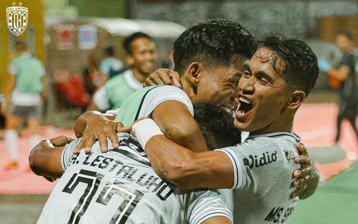 pemain-bali-united-rayakan-kemenangan-adu-penalti-atas-psm.jpg