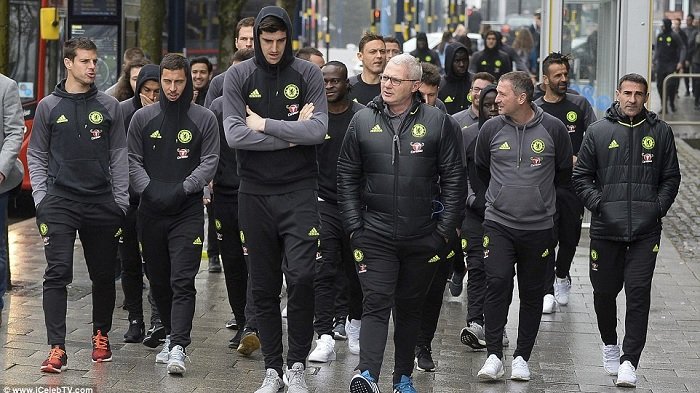 pemain-chelsea-jalan-jalan-santai-jelang-lawan-west-bromwich_20170513_013401.jpg