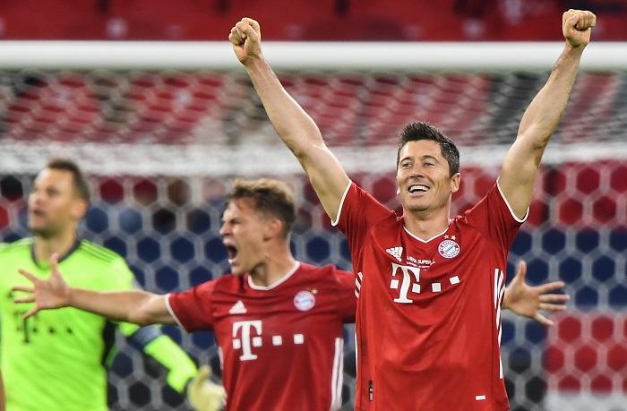 pemain-depan-bayern-munich-robert-lewandowski-kanan-merayakan-kemenangan.jpg