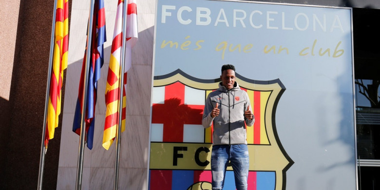 pemain-fc-barcelona-yerry-mina_20180114_142946.jpg
