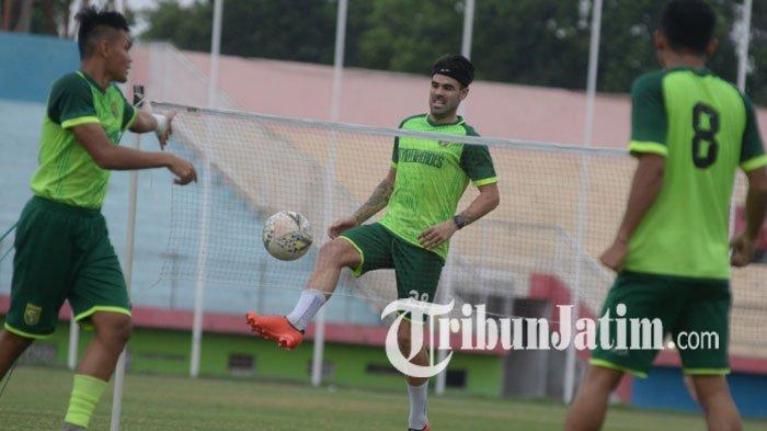 pemain-persebaya-surabaya-aryn-williams-saat-latihan-persebaya-surabaya.jpg