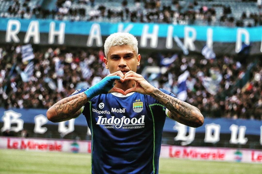 pemain-persib-bandung-ciro-alves-beri-sinyal-tetap-bertahan-di-skuad-maung-bandung.jpg