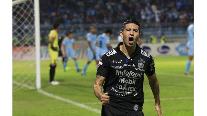 pemain-persib-bandung-esteban-vizcarra-merayakan-gol.jpg