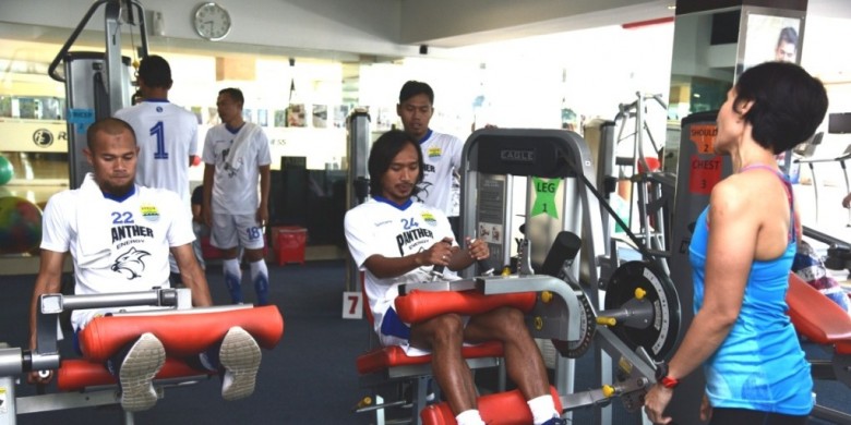 pemain-persib-latihan-penguatan-otot_20170702_034812.jpg