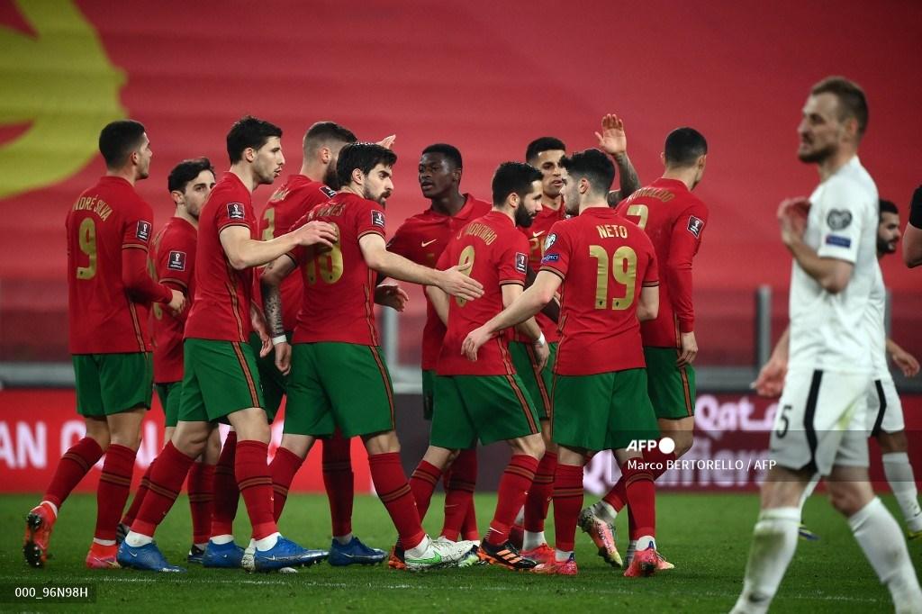 pemain-portugal-merayakan-gol-sendiri-azerbaijan-selama-pertandingan.jpg