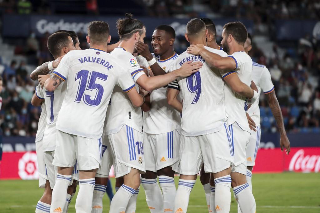 pemain-real-madrid-mengucapkan-selamat-kepada-gareth-bale.jpg