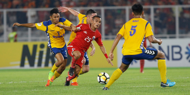 pemain-sayap-persija-jakarta-riko-simanjuntak_20180302_064551.jpg