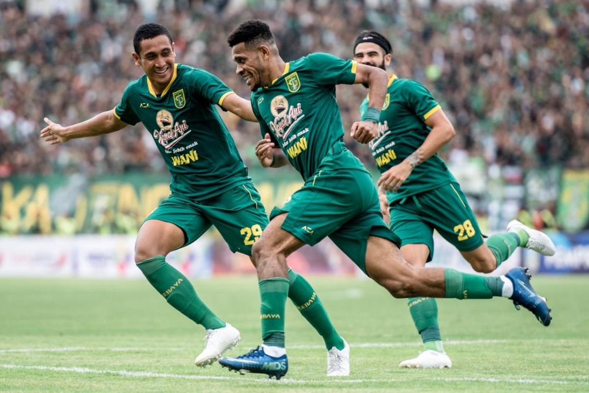 pemain-tengah-persebaya-ricky-kambuaya.jpg