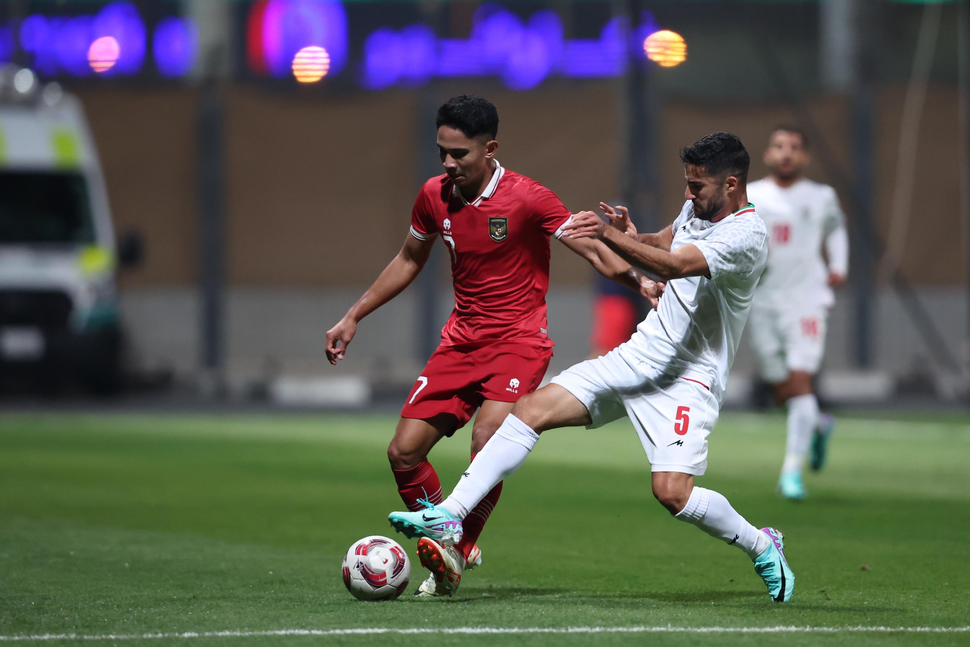 pemain-timnas-indonesia-marselino-ferdinan-saatberduel.jpg