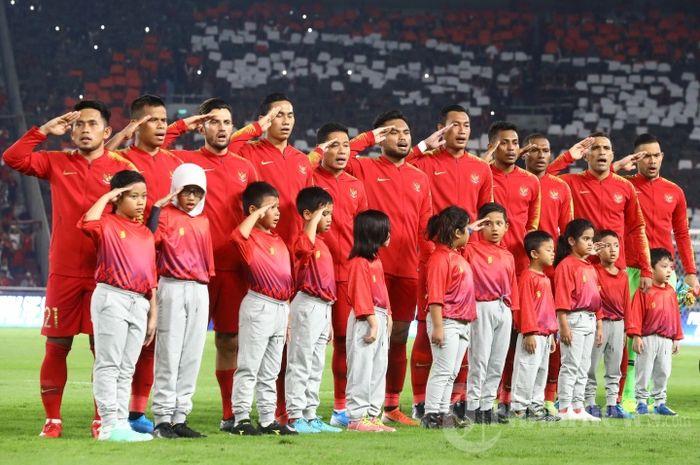 pemain-timnas-indonesia-menyanyikan-lagu-kebangsaan-indonesia-raya.jpg