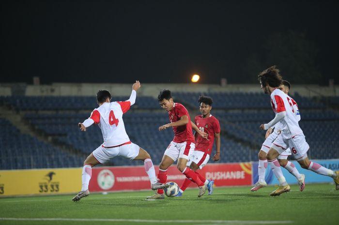 pemain-timnas-u-23-indonesia-witan-sulaeman-ketat.jpg