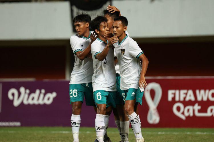 pemain-timnas-u16-indonesia-merayakan-gol.jpg