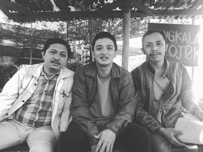 pemain-tukang-ojek-pengkolan-andri-sulistiandri-eza-yayang-dan-furry-setya.jpg