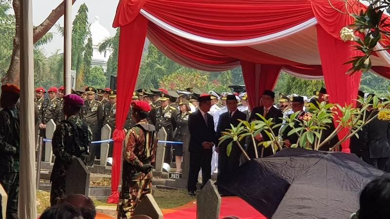 pemakaman-habibie-nih7.jpg
