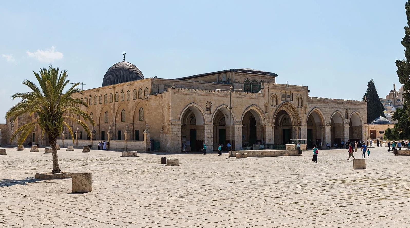 pemandangan-di-kompleks-masjid-al-aqsa-di-palestina.jpg