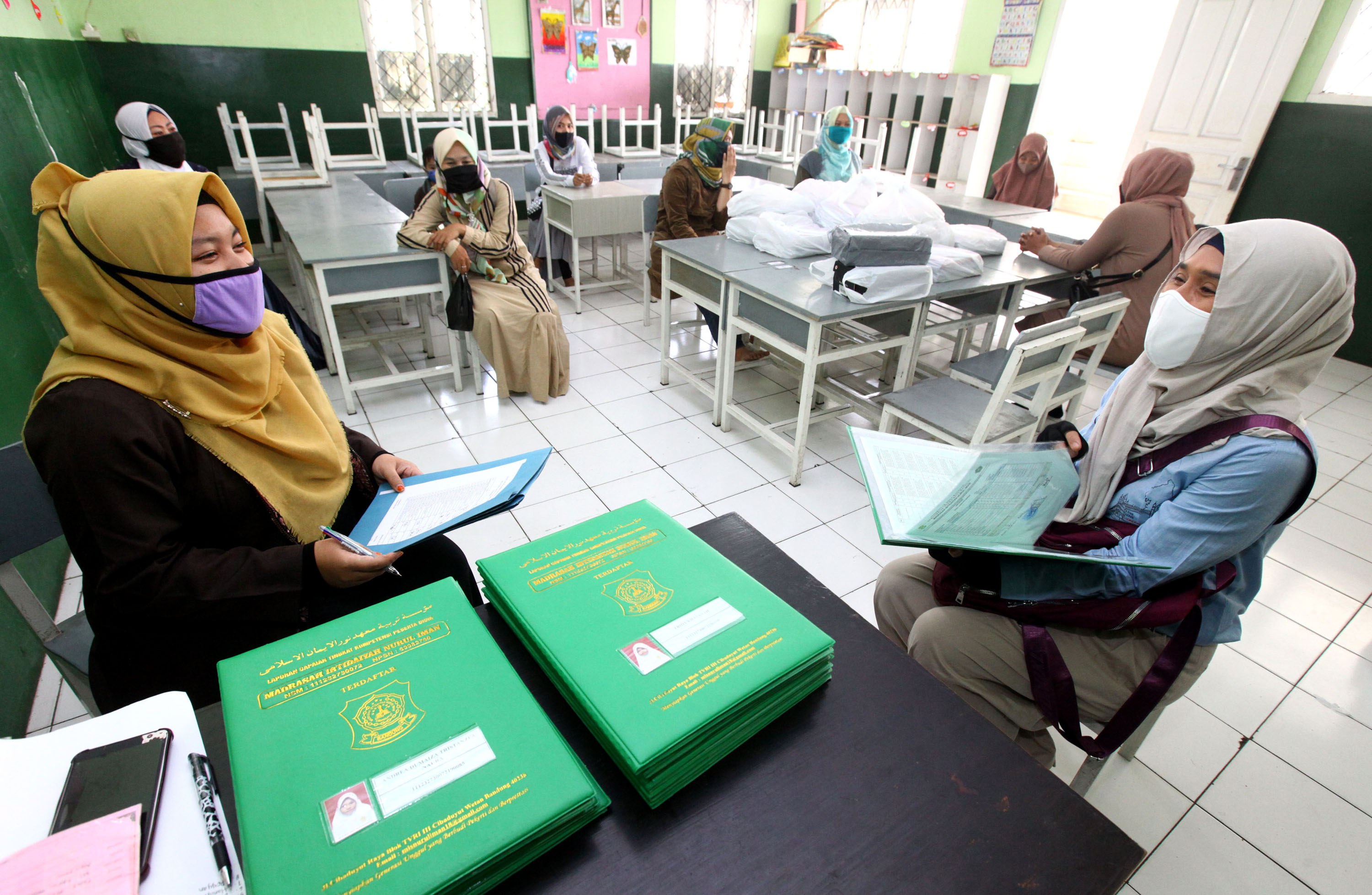 7 Contoh Undangan Pengambilan Raport Semester 1 SD, SMP, SMA, SMK 2025