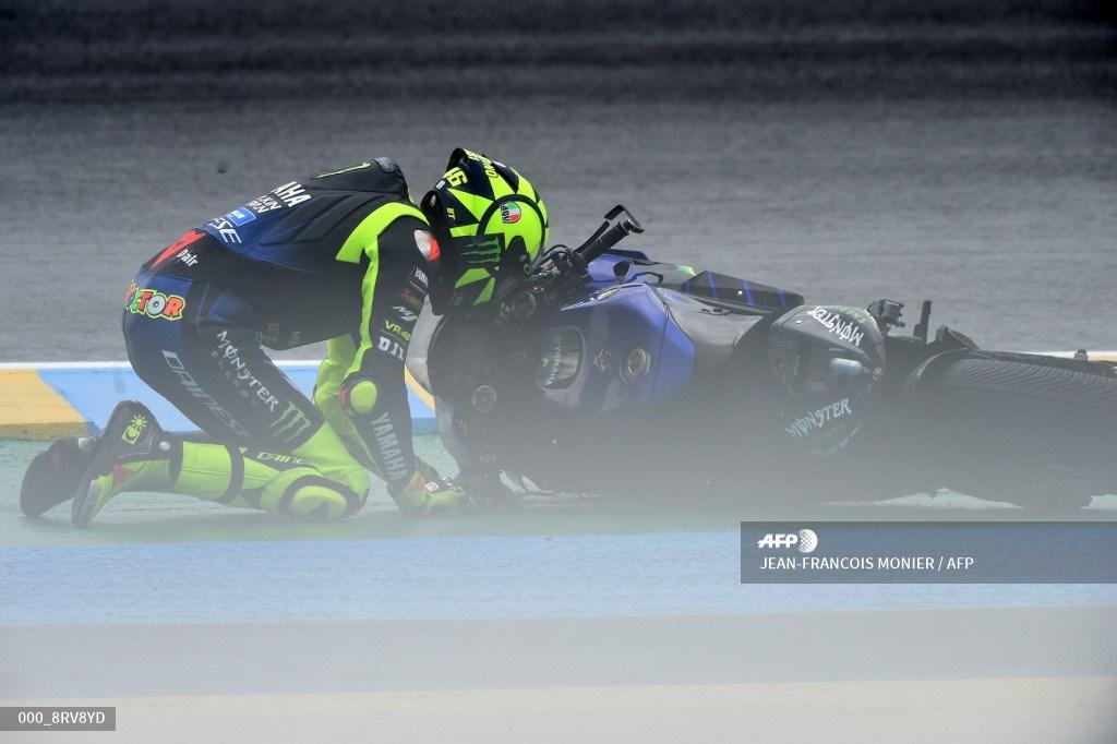 pembalap-monster-energy-yamaha-valentino-rossi-mengalami-kecelakaan-di-motogp-prancis-2020.jpg