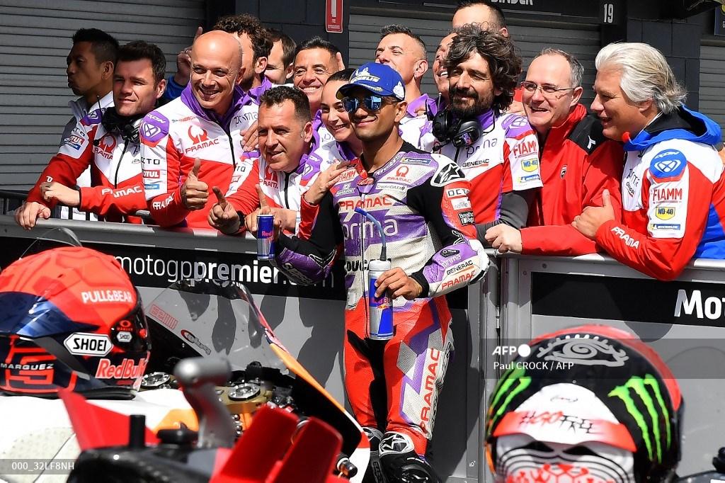 pembalap-prima-pramac-racing-jorge-martin-tengah-merayakan-pole-position.jpg