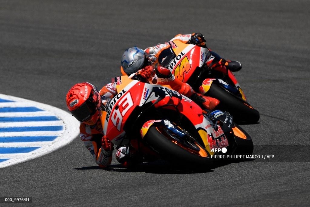 pembalap-spanyol-repsol-honda-team-marc-marquez-kiri-dan-pol-espargaro.jpg