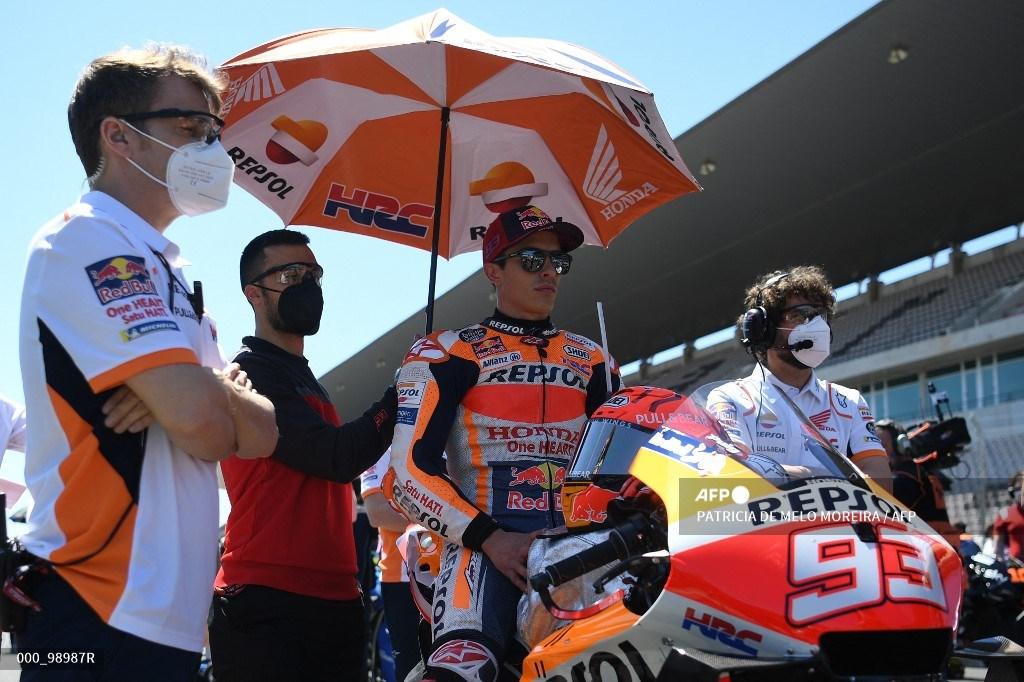 pembalap-spanyol-tim-repsol-honda-marc-marquez-menunggu-dimulainya-balapan.jpg