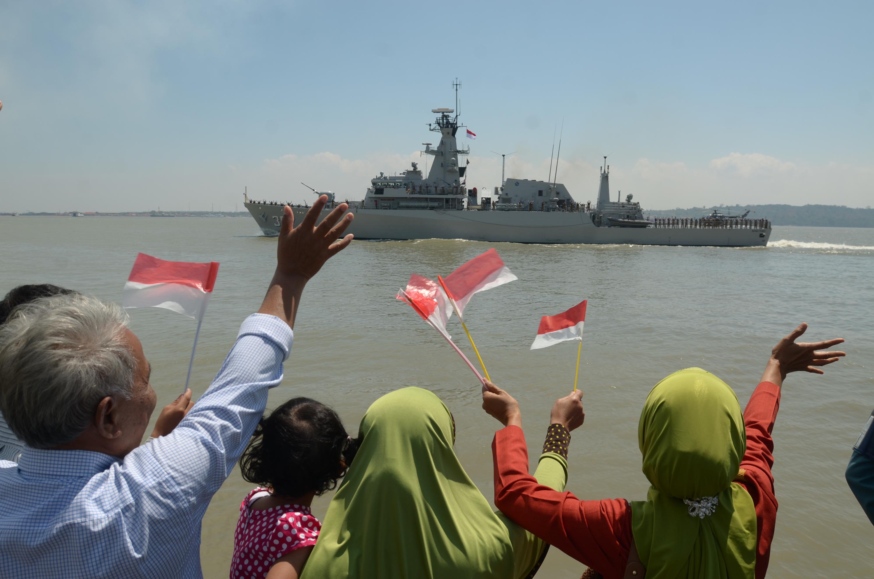 pemberangkatan-satgas-konga-ke-lebanon-penuh-haru_20150819_203158.jpg