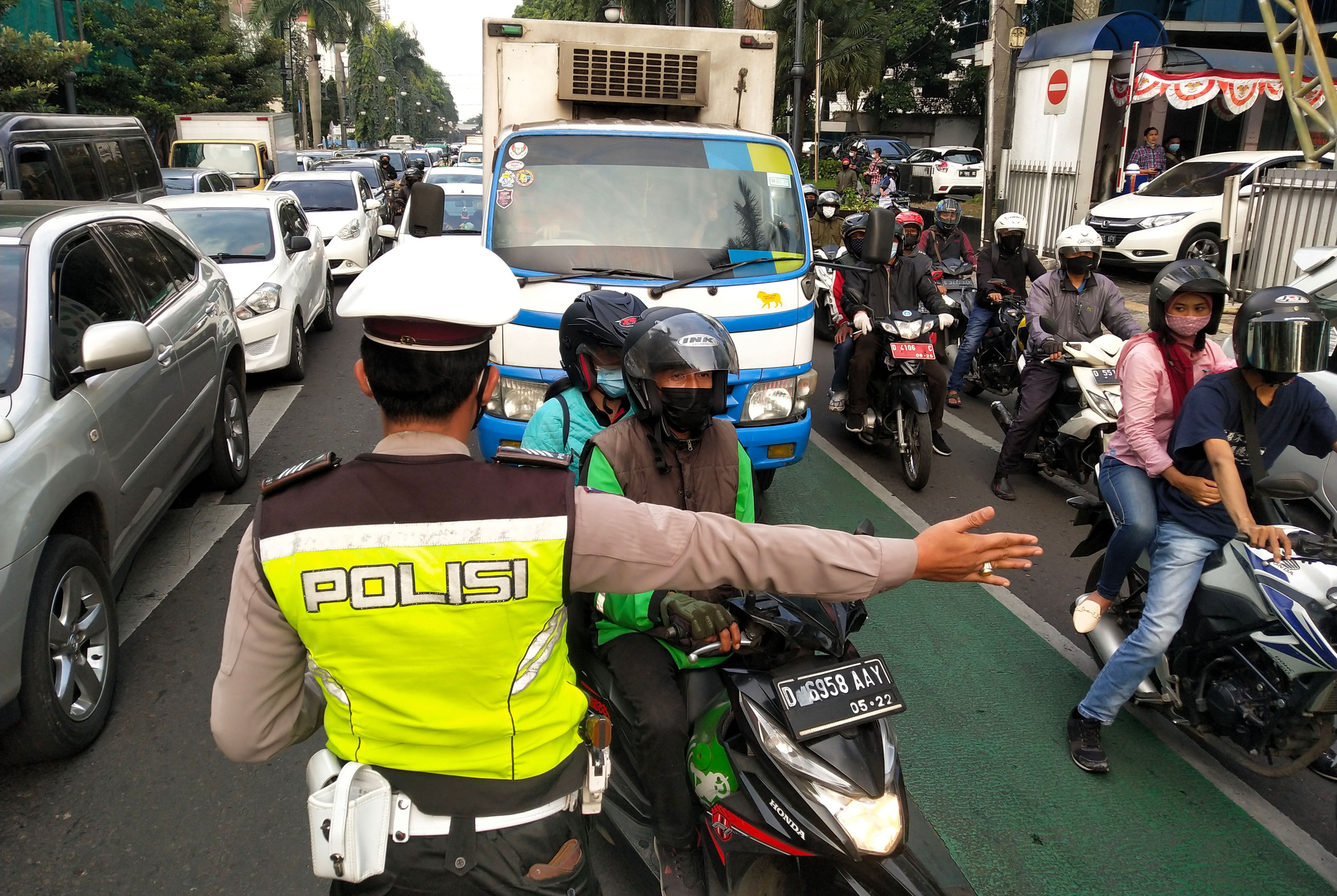 pemberlakuan-ganjil-genap-kendaraan-bermotor-di-kota-bandung_20210813_184006.jpg