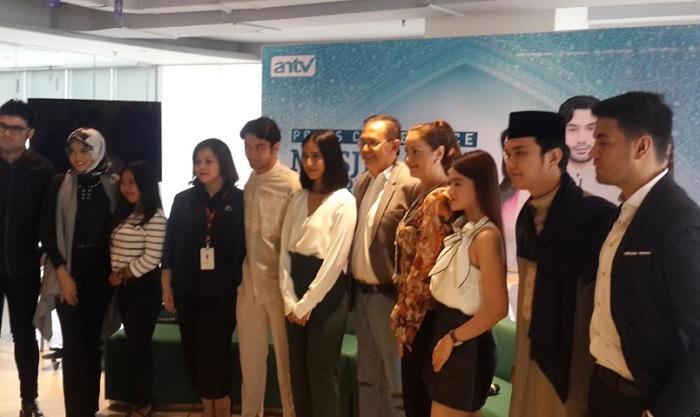 Bintangi Serial Religi, Reza Rahadian Jadi Marbot Masjid