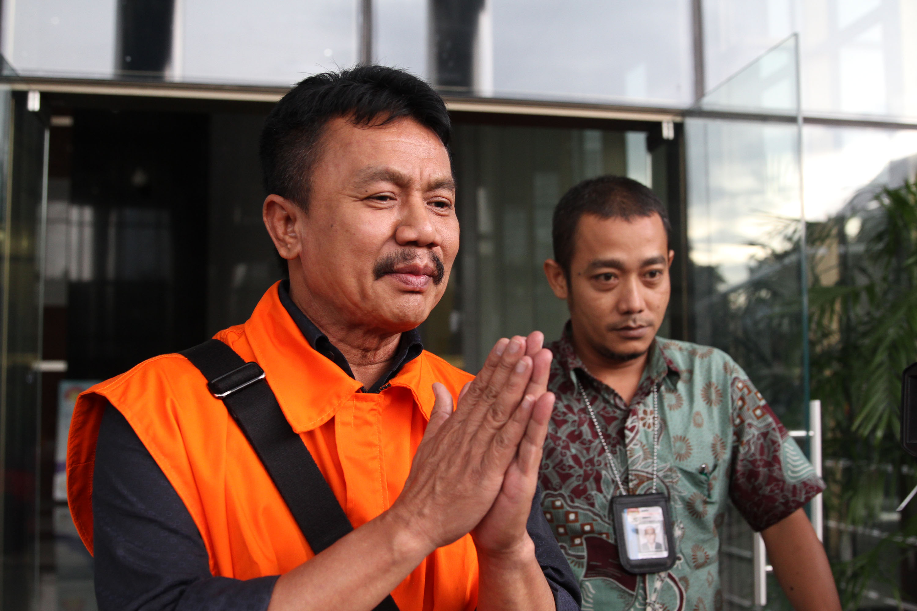 pemeriksaan-bupati-jombang-nyono_20180209_182701.jpg